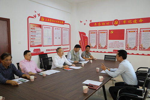 宏桂集团公司党委副书记、工会主席张学强到化工院兽药厂走访调研